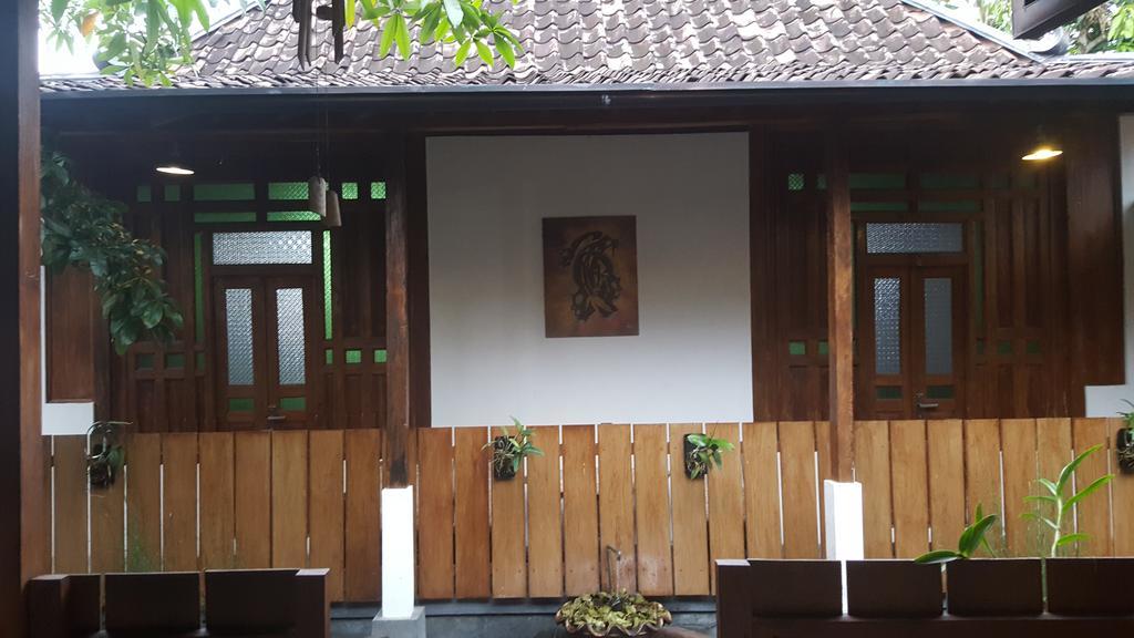 Ndalem Mj Homestay Yogyakarta Exterior foto