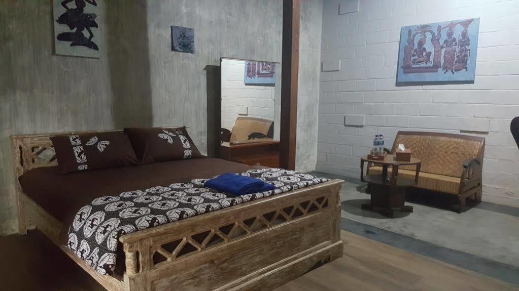 Ndalem Mj Homestay Yogyakarta Exterior foto